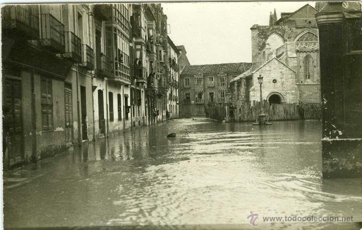 Postal de la inundación de la Iglesia de Valladolid