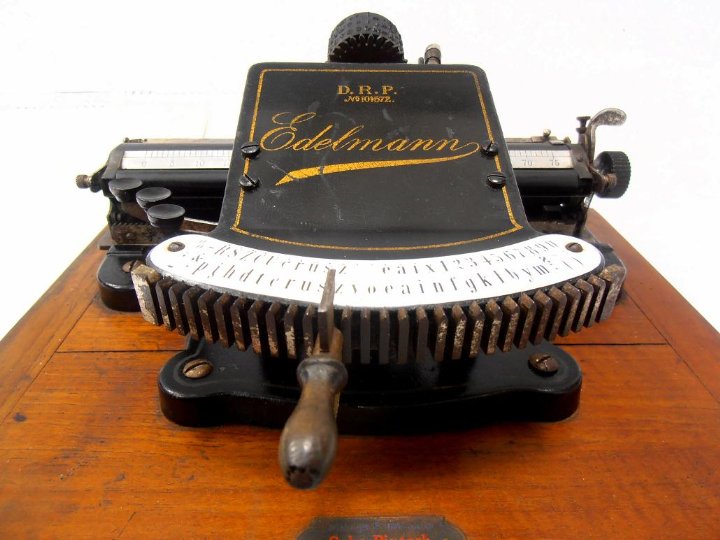 Máquina de escribir Edelmann  (Alemania, 1898)
