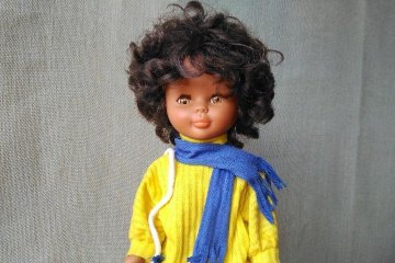 Muñeca Nancy negrita pelo rizado 