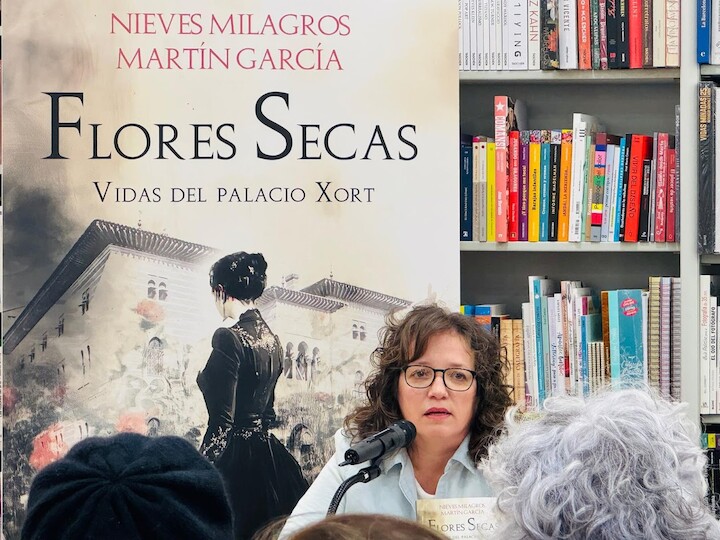 Acto de presentación de Flores Secas Vidas del Palacio de Xort de Nieves Milagros Martín