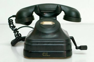 Teléfono antiguo Standard Eléctrica para la CTNE.