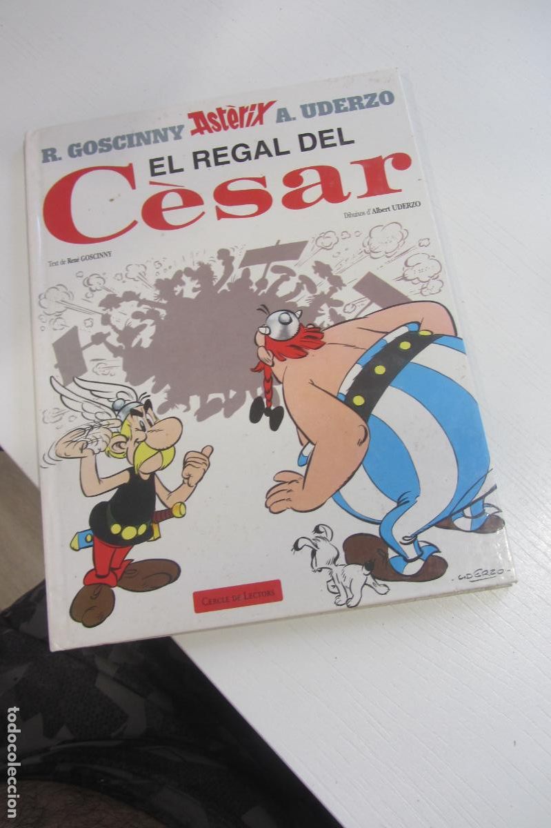 Tebeos: ASTERIX EL GALO N&ordm; 21 EL REGALO DEL CESAR GOSCINNY - UDERZO - EN CATAL&Aacute;N CERCLE LECTORS ARX375