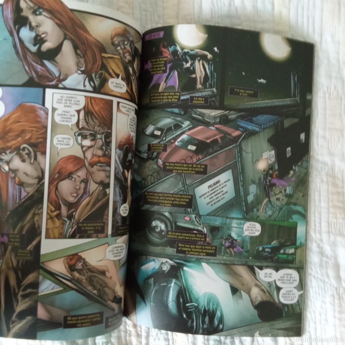 Tebeos: Batgirl. El Nuevo Universo DC (2012-2015) ECC Ediciones - Foto 3