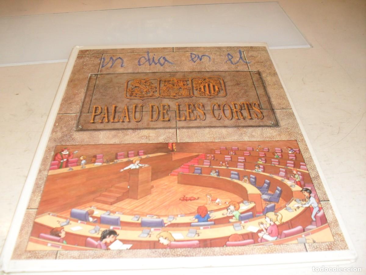 Tebeos: EN FORMATO FLIP FLOP:UN DIA EN LAS CORTES,CASTELLANO Y VALENCIANO,A&Ntilde;OS 80
