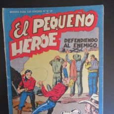 Tebeos: PEQUEÑO HEROE, EL (1957, MAGA) 29 · 25-I-1958 · DEFENDIENDO AL ENEMIGO