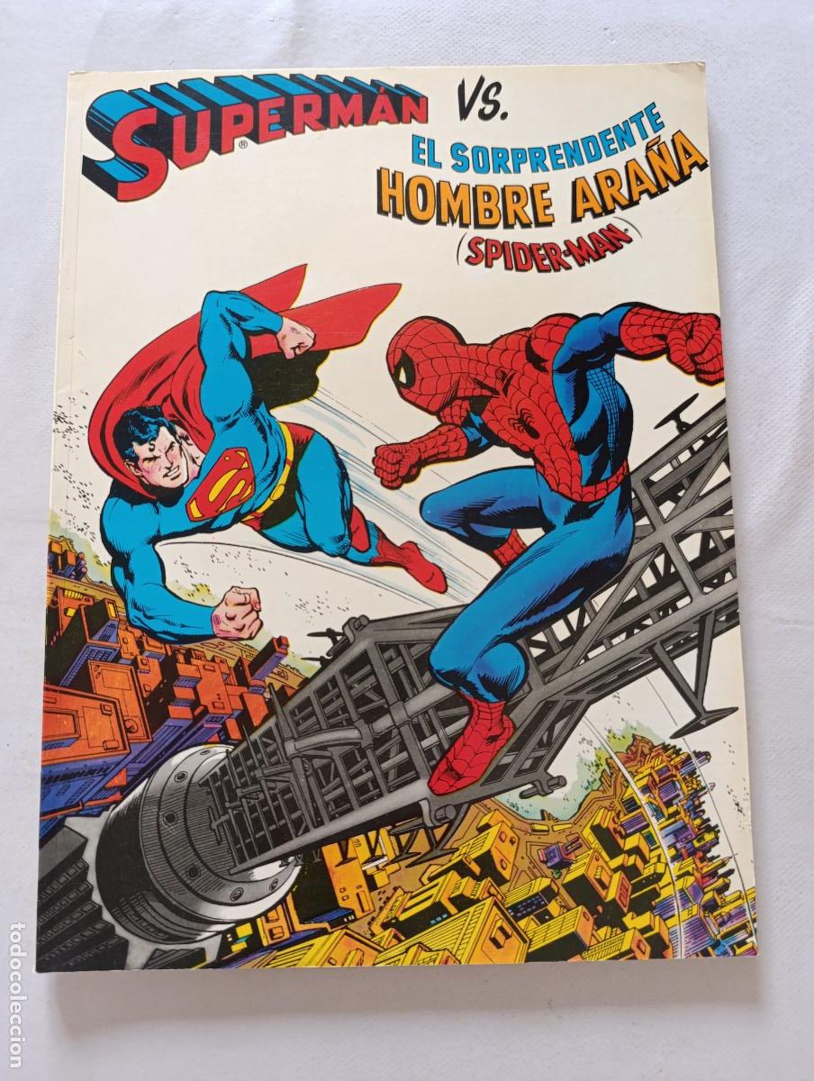 Tebeos: SUPERMAN VS. EL SORPRENDENTE HOMBRE ARA&Ntilde;A (SPIDER-MAN) - FORMATO GIGANTE - NOVARO (IS)