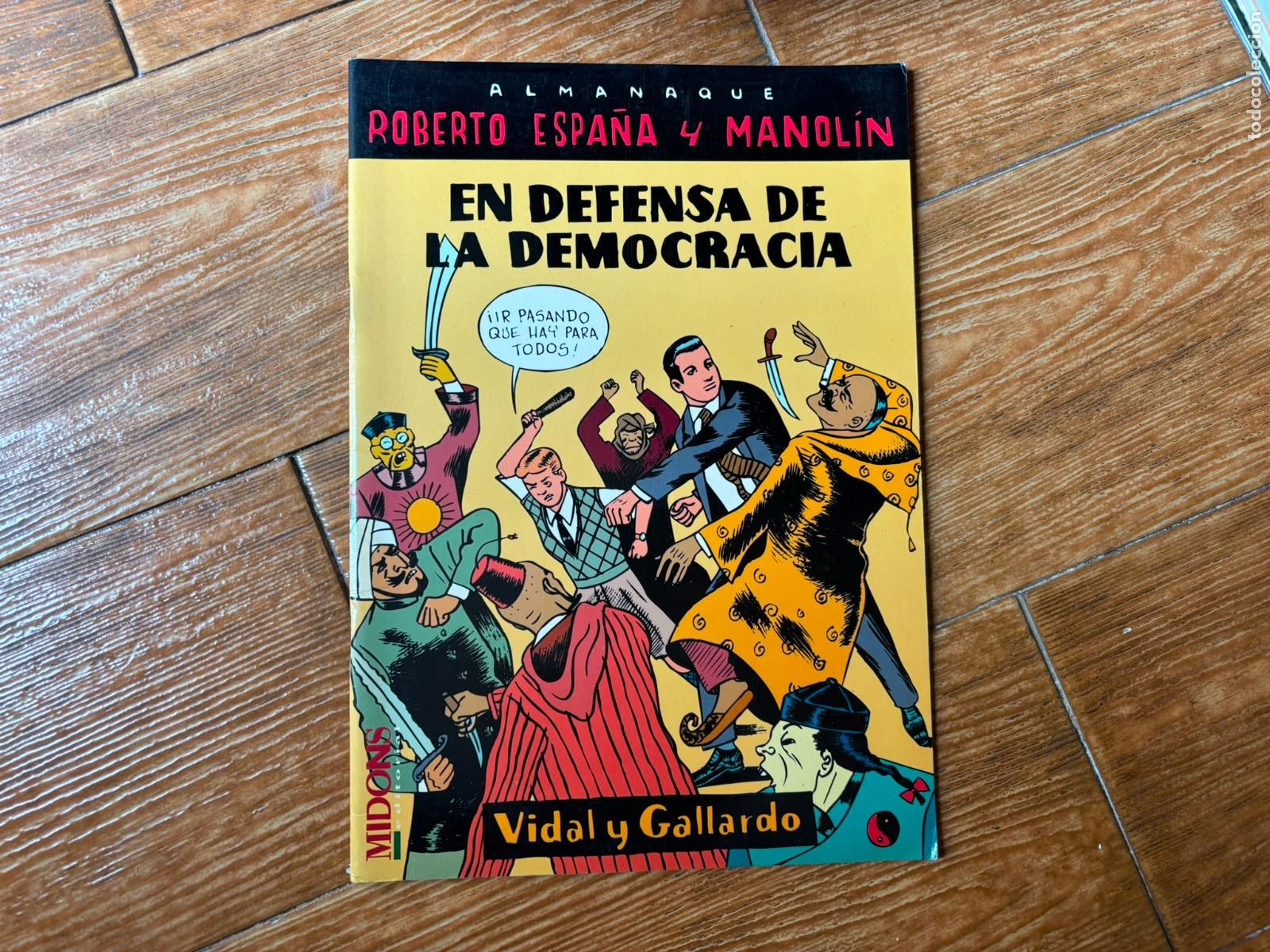 Tebeos: ALMANAQUE ROBERTO ESPA&Ntilde;A Y MANOL&Iacute;N. EN DEFENSA DE LA DEMOCRACIA. VIDAL Y GALLARDO.