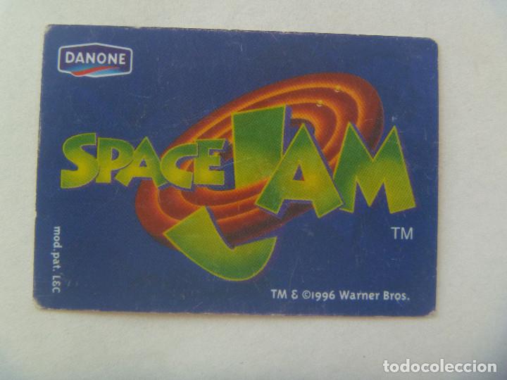 Trading cards: CROMO DE PLASTICO DE LOS TINY TOON DE LA PELICULA SPACE JAM . DANONE , 1996 - Foto 2