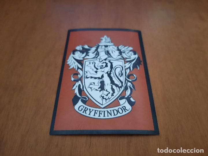 Cartes &agrave; &Eacute;changer: 23. ESCUDO GRYFFINDOR HARRY POTTER WITCHES & WIZARDS TRADING CARD. PANINI COMO NUEVO. SIN PEGAR.
