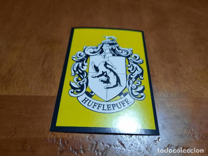 Cartes &agrave; &Eacute;changer: 26. ESCUDO HUFFLEPUFF HARRY POTTER WITCHES & WIZARDS TRADING CARD. PANINI COMO NUEVO. SIN PEGAR.
