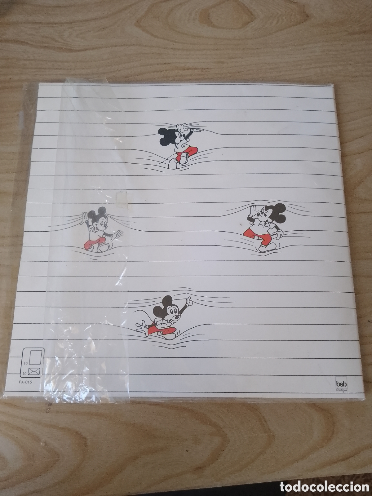Trading cards: mickey mouse dos sobres y cuatro papels de cartas.