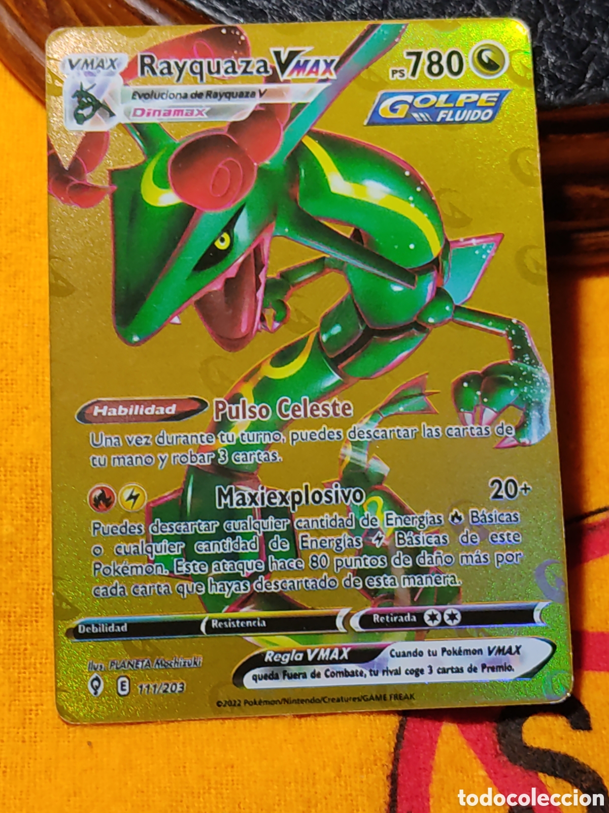Trading cards: Carta Pok&eacute;mon Rayquaza VMax dorada,rara & 111/203