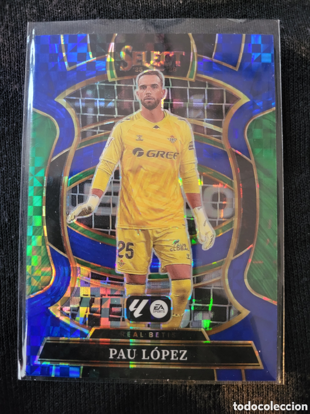 Trading Cards: 30 Pau Lopez [Blue & Green Mojo Prizm] / Panini Select La Liga 2025