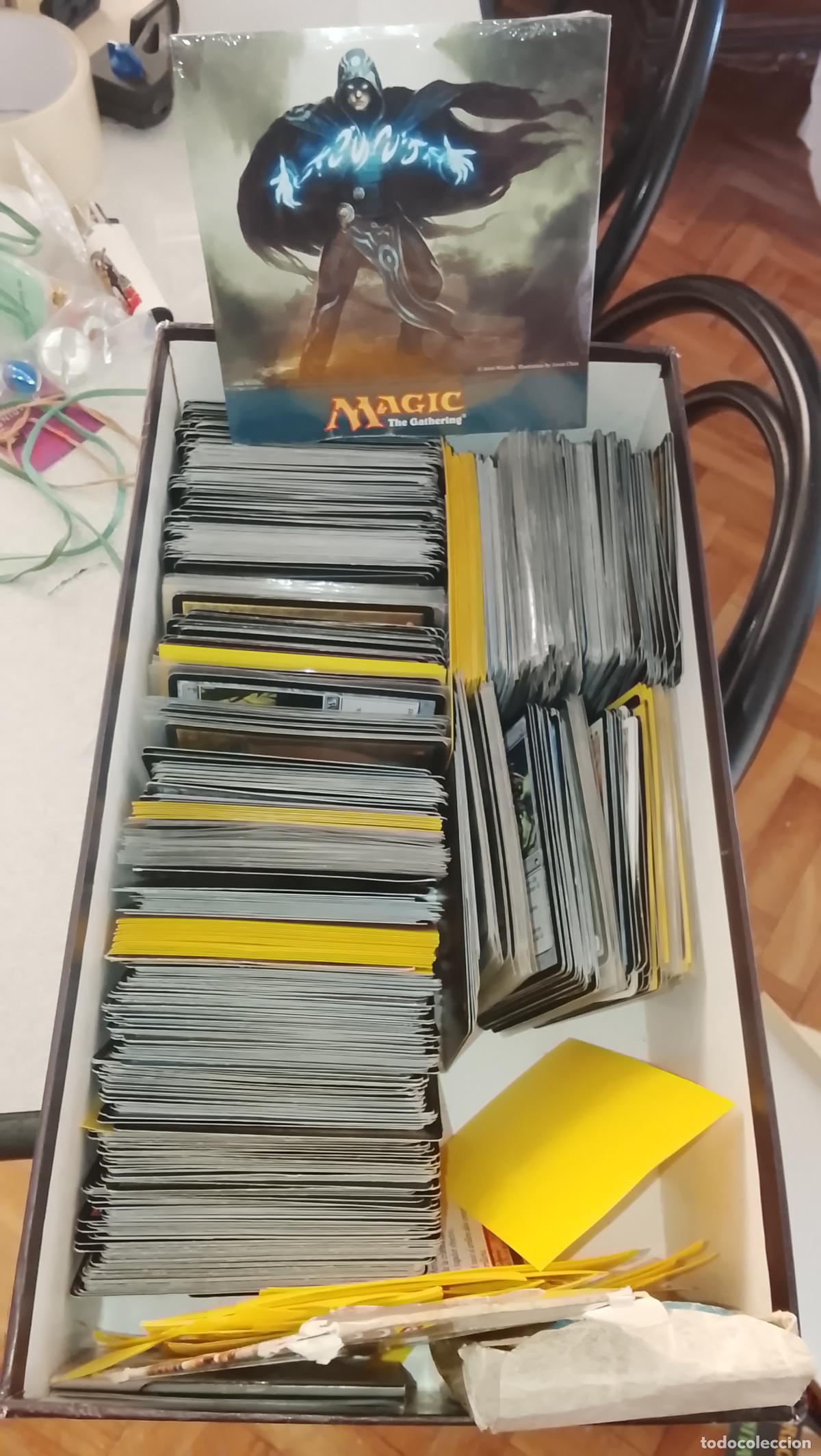 Trading Cards: GRAN CAJA CON M&Aacute;S DE 1600 GRAMOS DE CARTAS MAGIC THE GATHERING DECKMASTER TM FUNDAS DVD PRECINTADO