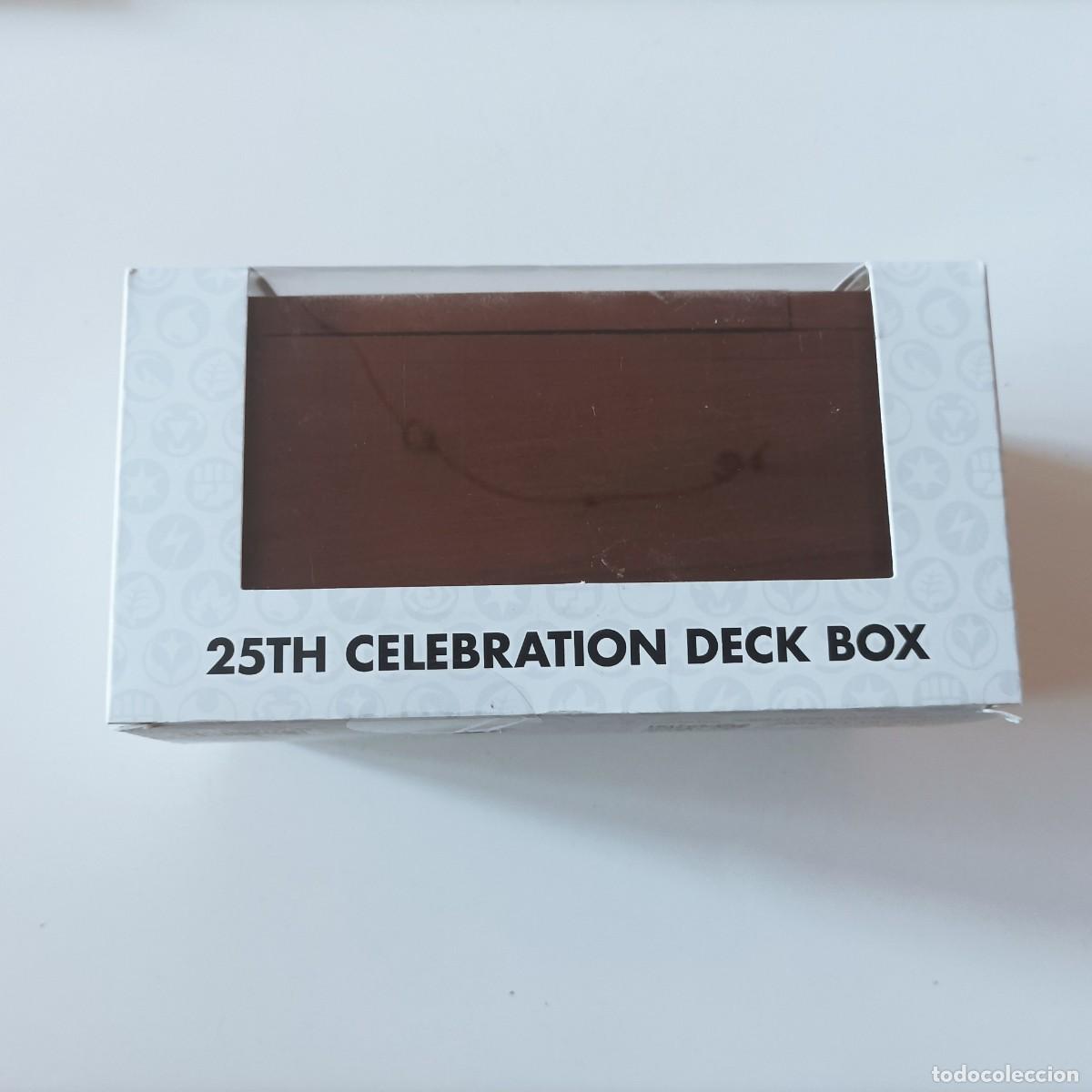 Trading Cards: SET POKEMON 25th Anniversary Celebration Deck Box Holz NUEVA