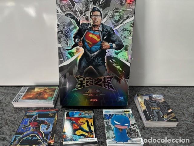 Trading Cards: KAYOU DC GLORY OF THE UNIVERSE : CAJA CON BOX TOPPER Y 73 CARDS DE LOS DIFERENTES SUBSETS