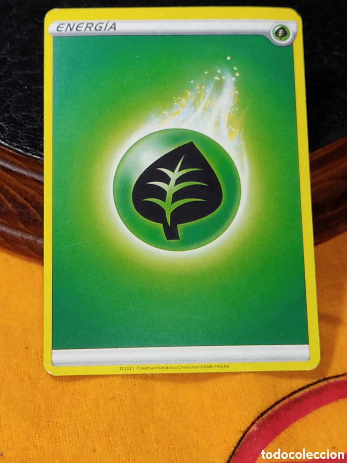 Trading Cards: Carta Pok&eacute;mon de Energ&iacute;a & Hoja verde - 2021