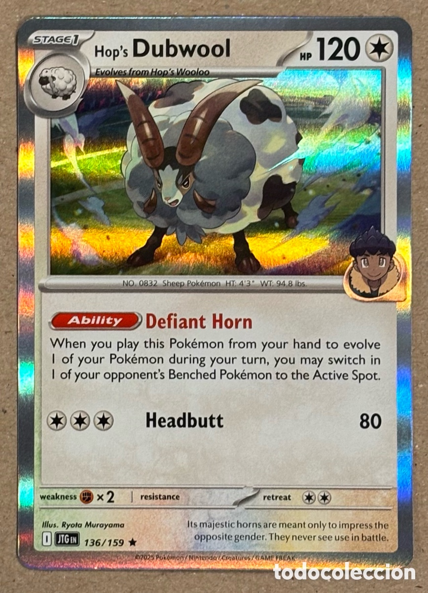 Trading Cards: HOP&rsquo;S DUBWOOL. CARTA POK&Eacute;MON HOLO #136/159. SCARLET & VIOLET: JOURNEY TOGETHER (JTGen).