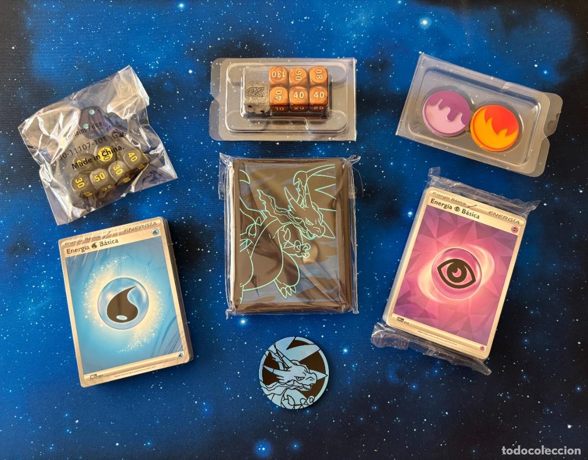 Figurine Collezionabili: Lote Pok&eacute;mon TCG con fundas Charizard de Fuegos Fantasmales + Dados + Monedas + energ&iacute;as