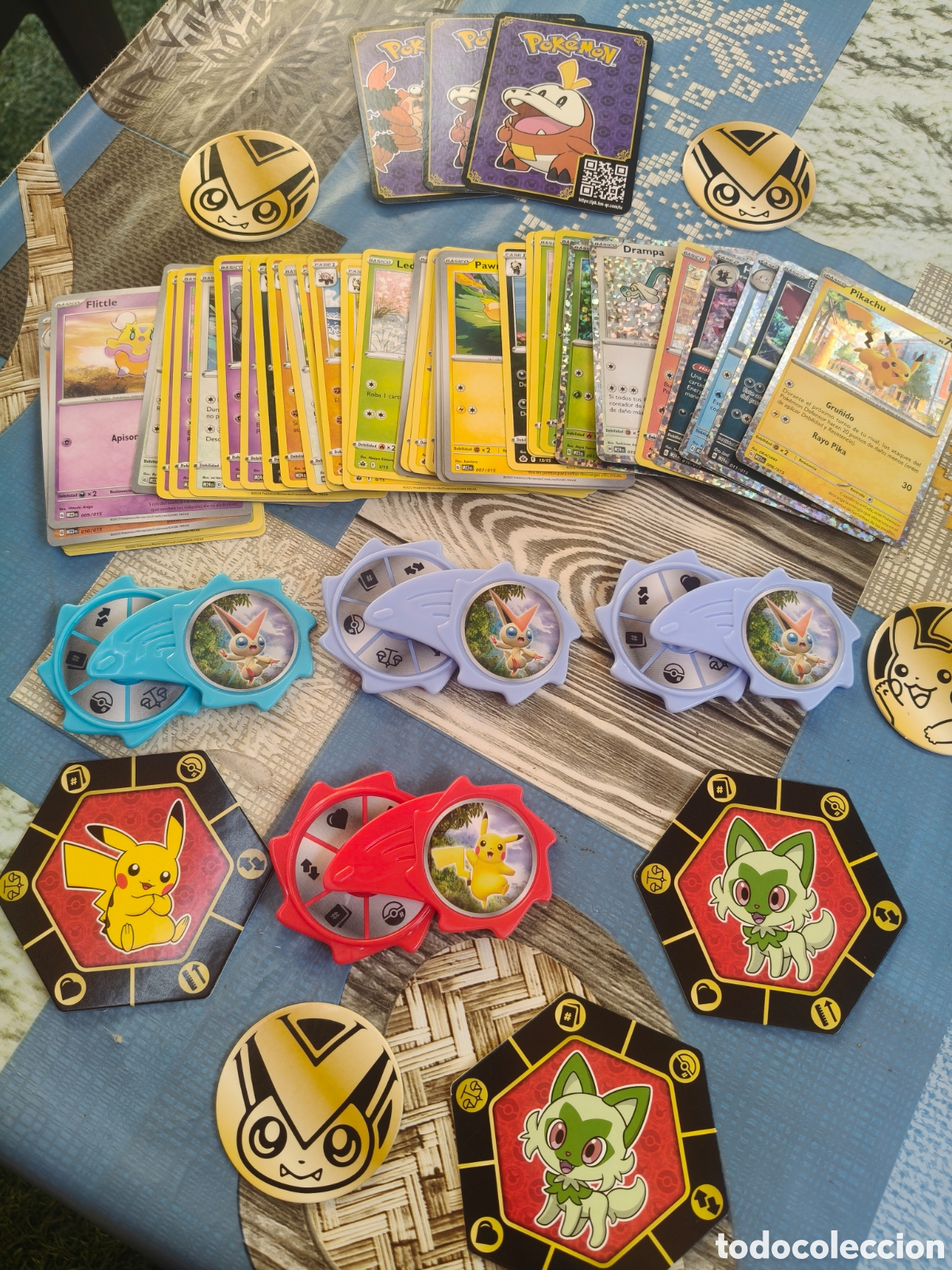 Trading cards: Lote Pok&eacute;mon mc Donalds ,cartas ,Ruleta y tazos ,entre otros ,cartas brillante Pikachu .