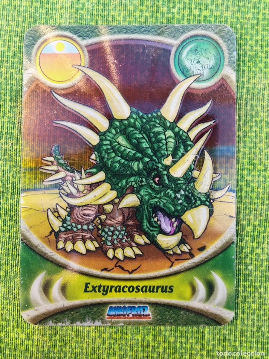 Cartas Colecion&aacute;veis: carta coleccionable que presenta al personaje Extyracosaurus