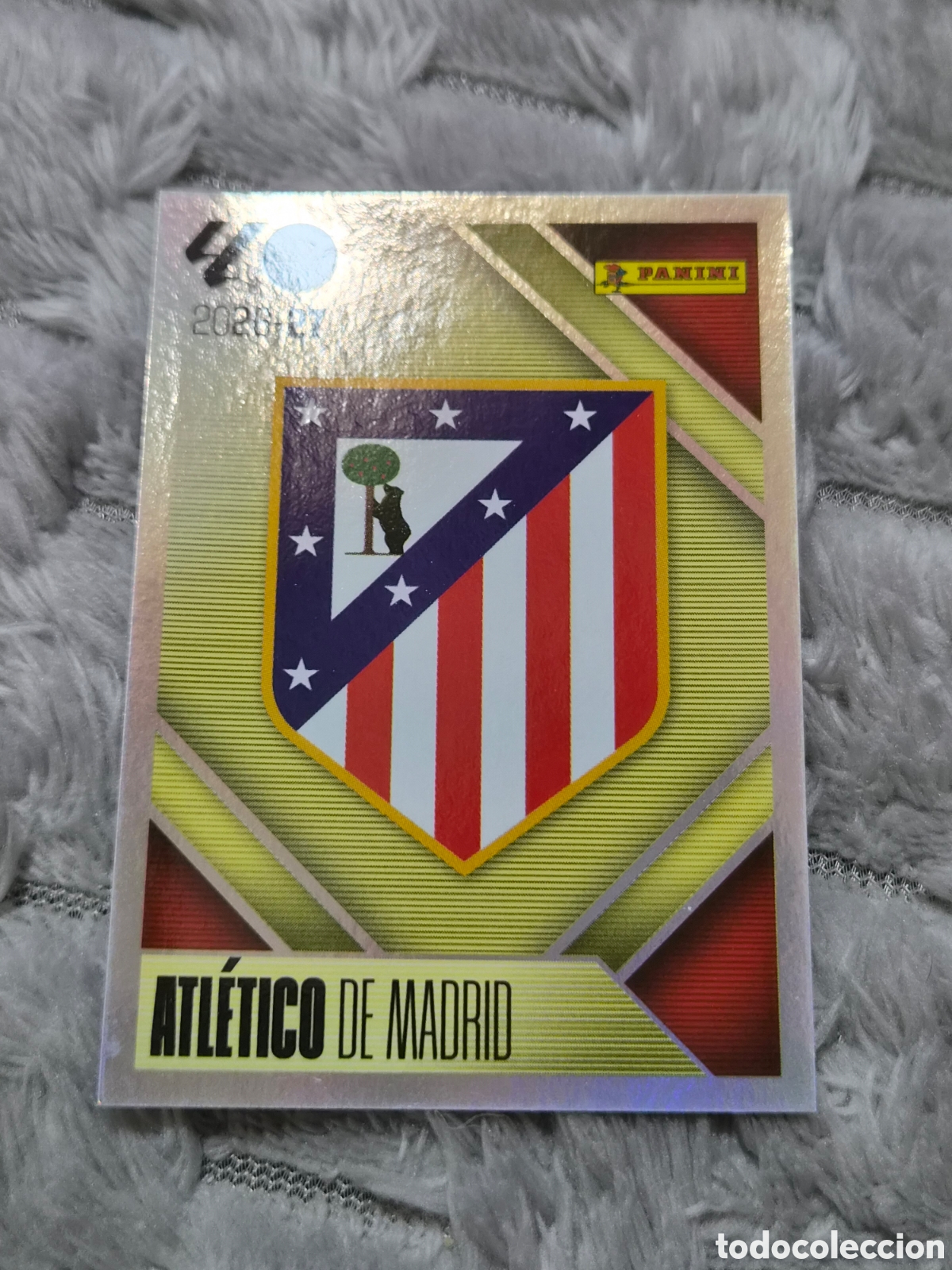 Trading cards: 1 - ESCUDO AT.MADRID LIGA ESTE 2026 2027