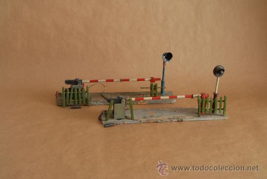 Trenes escala: Dos Pasos a nivel electromagn&eacute;ticos. Escala O. - Foto 2