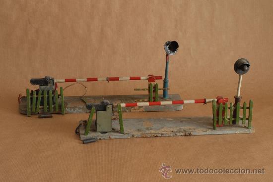 Trenes escala: Dos Pasos a nivel electromagn&eacute;ticos. Escala O. - Foto 3