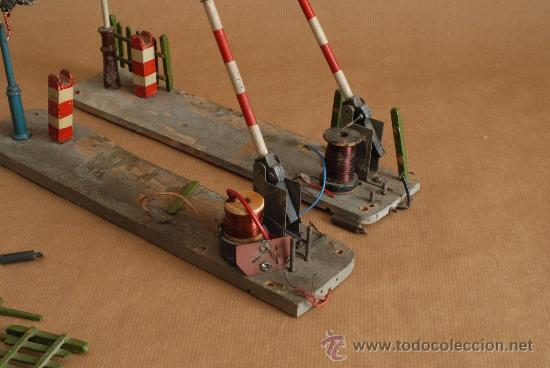 Trenes escala: Dos Pasos a nivel electromagn&eacute;ticos. Escala O. - Foto 4