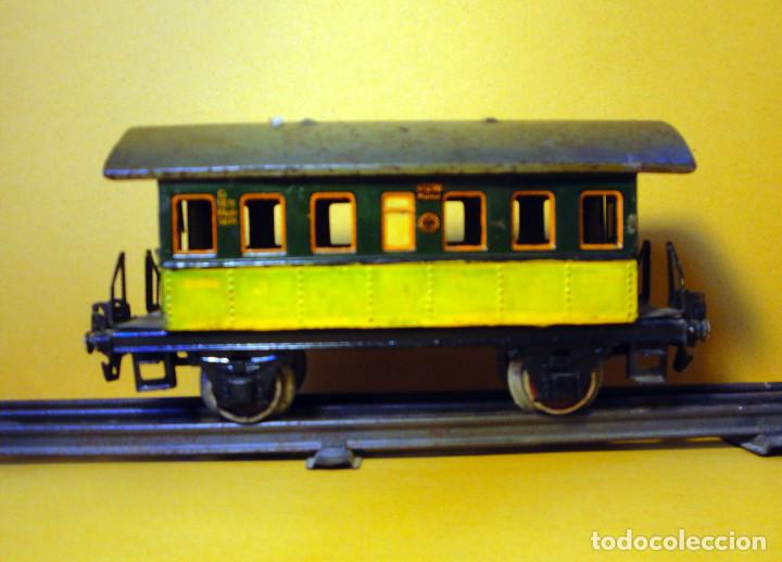 Trenes escala: Vag&oacute;n de pasajeros de M&auml;rklin. Escala 0 - Foto 1