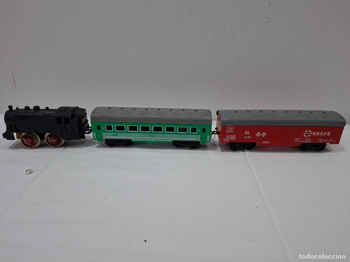 Trenes Escala: Tren escala 0 de Paya a cuerda, con locomotora y dos vagones