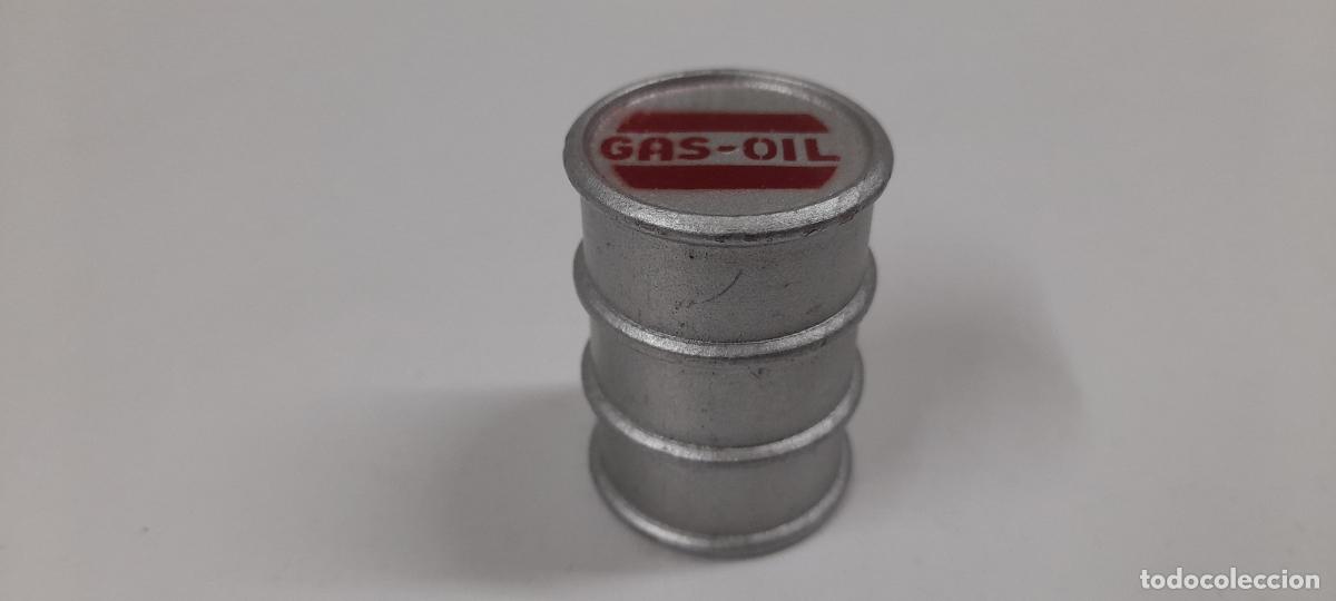 Trenes escala: ANTIGUO BARRIL EN MADERA GAS-OIL . REALIZADO POR RICO . MERCANCIA PARA TRENES / DECORADO . A&Ntilde;OS 40