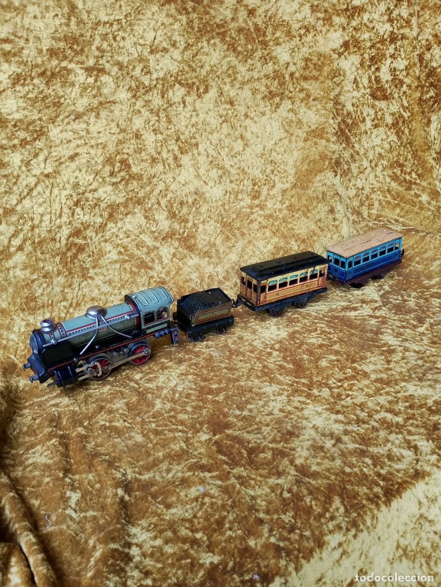 Trenes escala: Extraordinario conjunto completo de tren Pay&aacute; 984 -en su versi&oacute;n el&eacute;ctrica: la m&aacute;quina recibe corrie
