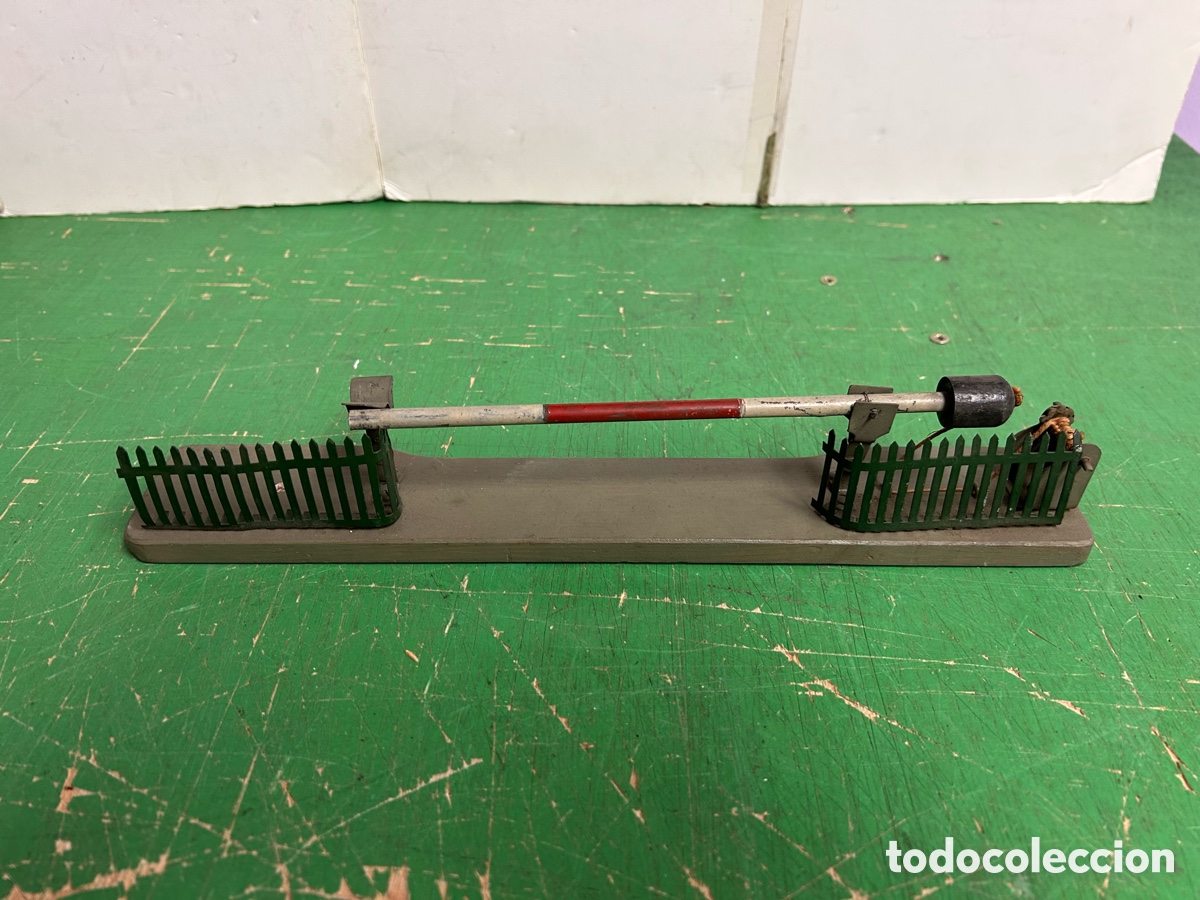 Trenes escala: MARKLIN PASO A NIVEL MADERA A&Ntilde;OS 30-40 SCALA 0