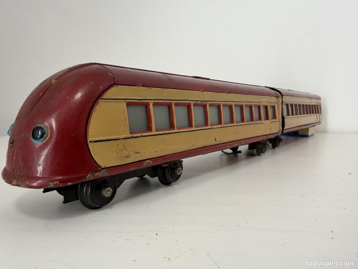 Modelleisenbahnen: Locomotora y vag&oacute;n ( incompleto ) antiguo de hojalata. Escala 0.