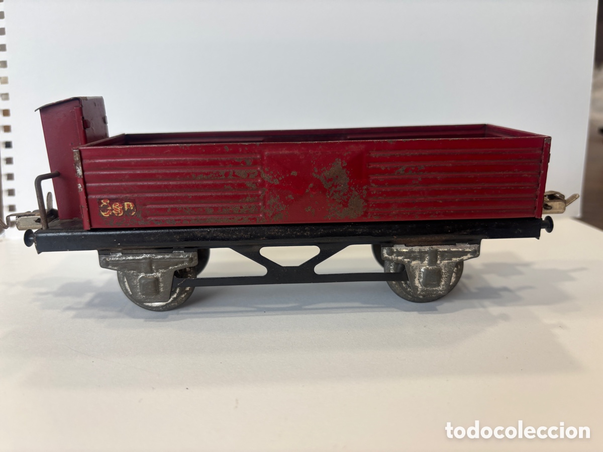 Trenes escala: Vag&oacute;n rojo con garita escala 0