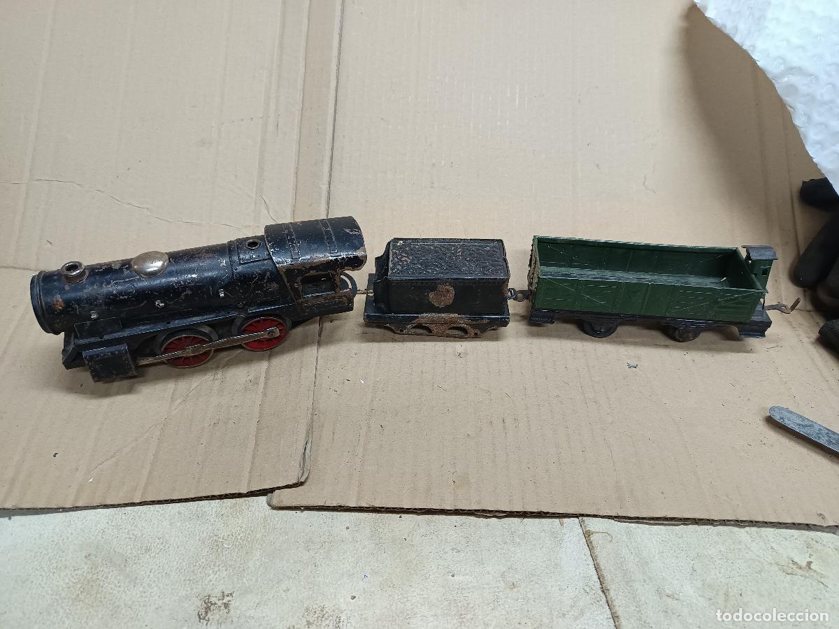 Trenes escala: ANTIGUA MAQUINA DE TREN PAYA MOD 987 DE CUERDA, CON TENDER CARBONERA Y VAGON. FUNCIONANDO