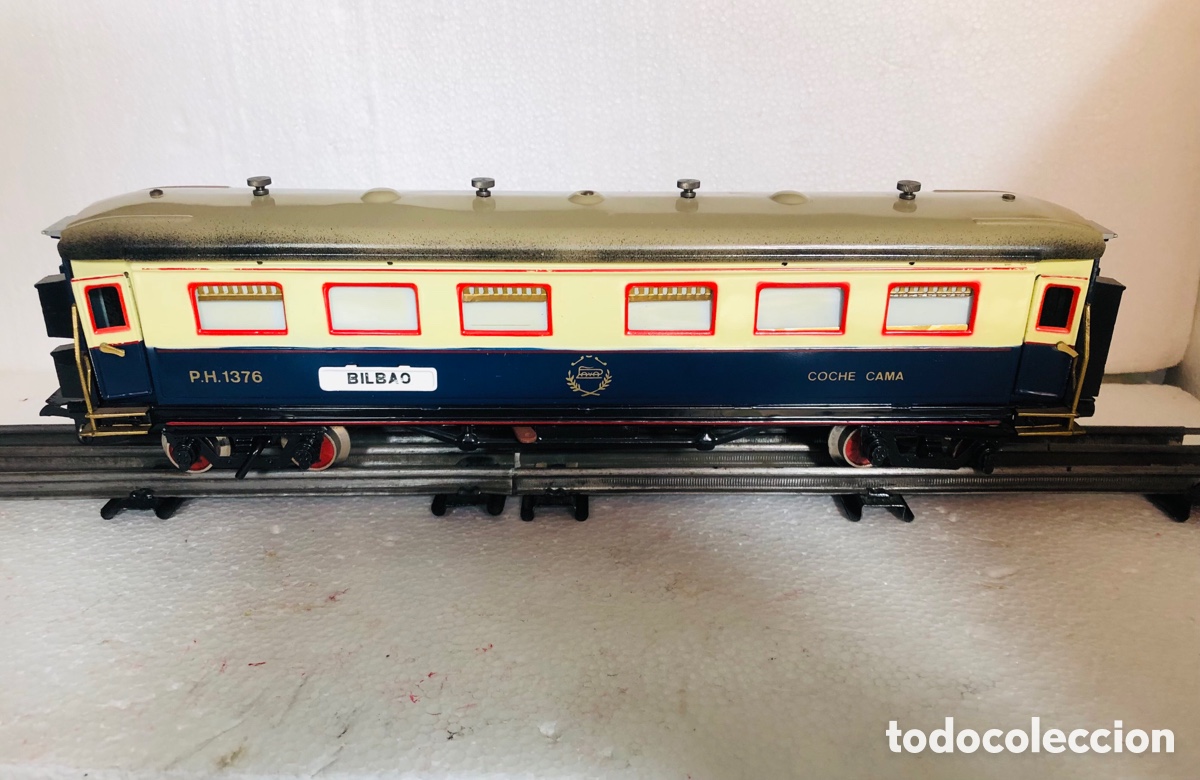 Trenes escala: Vag&oacute;n largo Paya Madrid-Bilbao nuevo en su caja