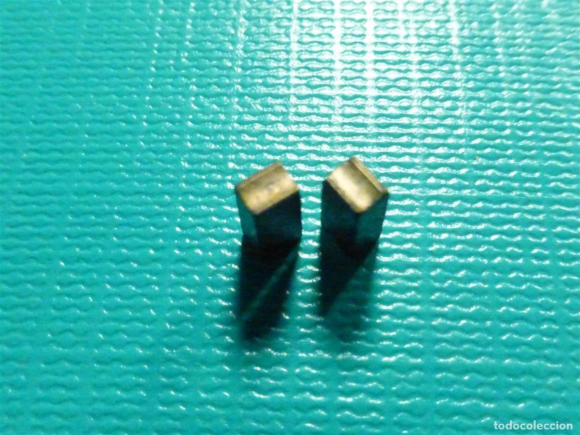 Trenes escala: 2 Escobillas para Motor Circular Tren El&eacute;ctrico - Arnold Escala N - 4 x 2 x 1 mm. Aprox.
