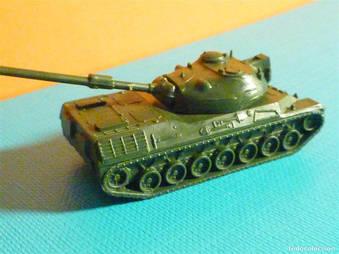 Trenes escala: Tanque Escala N - Torre Giratoria y movimiento Ca&ntilde;on - Maqueta - Leopard - 45 x 22 x 20 mm, Arnold