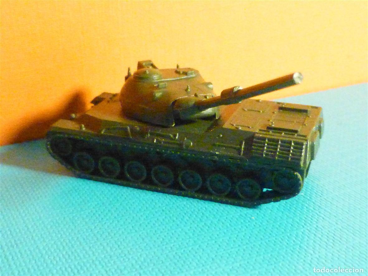 Trenes escala: Tanque Escala N - Torre Giratoria y movimiento Ca&ntilde;on - Maqueta - Leopard - 45 x 22 x 20 mm, Arnold