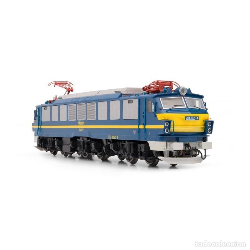 Trenes Escala: Locomotora Renfe 251 de Electrotren H0