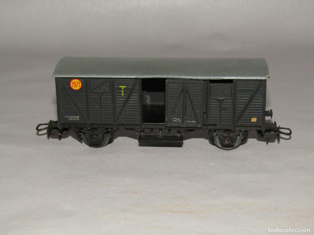 Trenes escala: Antiguo Vag&oacute;n Cerrado 2 Puertas Correderas en Escala *H0* de ELECTROTREN