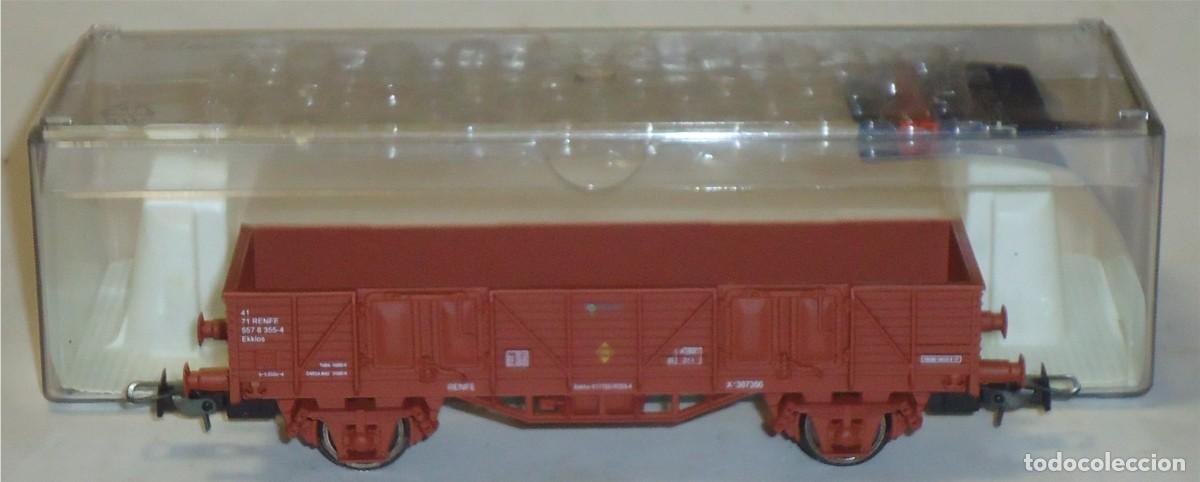 Trenes escala: ELECTROTREN HO, VAG&Oacute;N EXCELENTE RENFE TIPO Ekklos BORDES BAJOS, REF. 1124