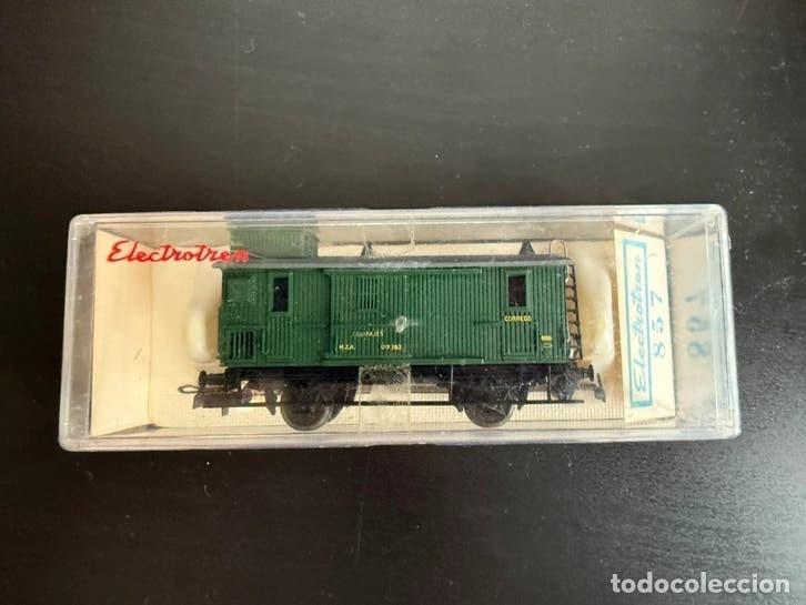Trenes escala: Electrotren 857 furg&oacute;n equipajes y correos MZA Dfv 783 con cupul&iacute;n H0 con caja
