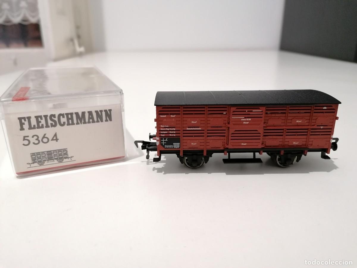 Treni in Scala: Fleischmann H0 5364 Vag&oacute;n Cerrado para Ganado DR Nuevo