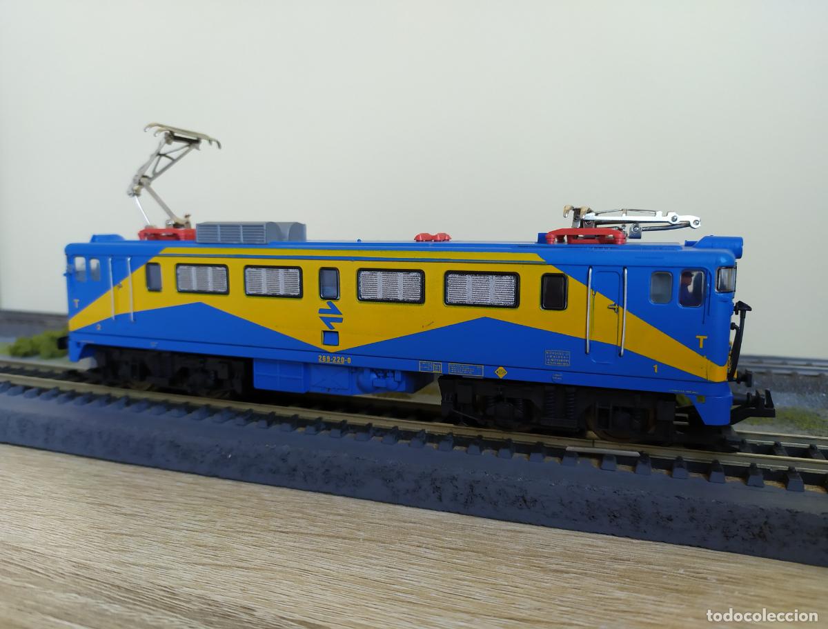 Trenes Escala: IBERTREN H0 Locomotora el&eacute;ctrica Mitsubishi s/269 N&ordm; 220-0 de RENFE, referencia 2112 DIGITAL.