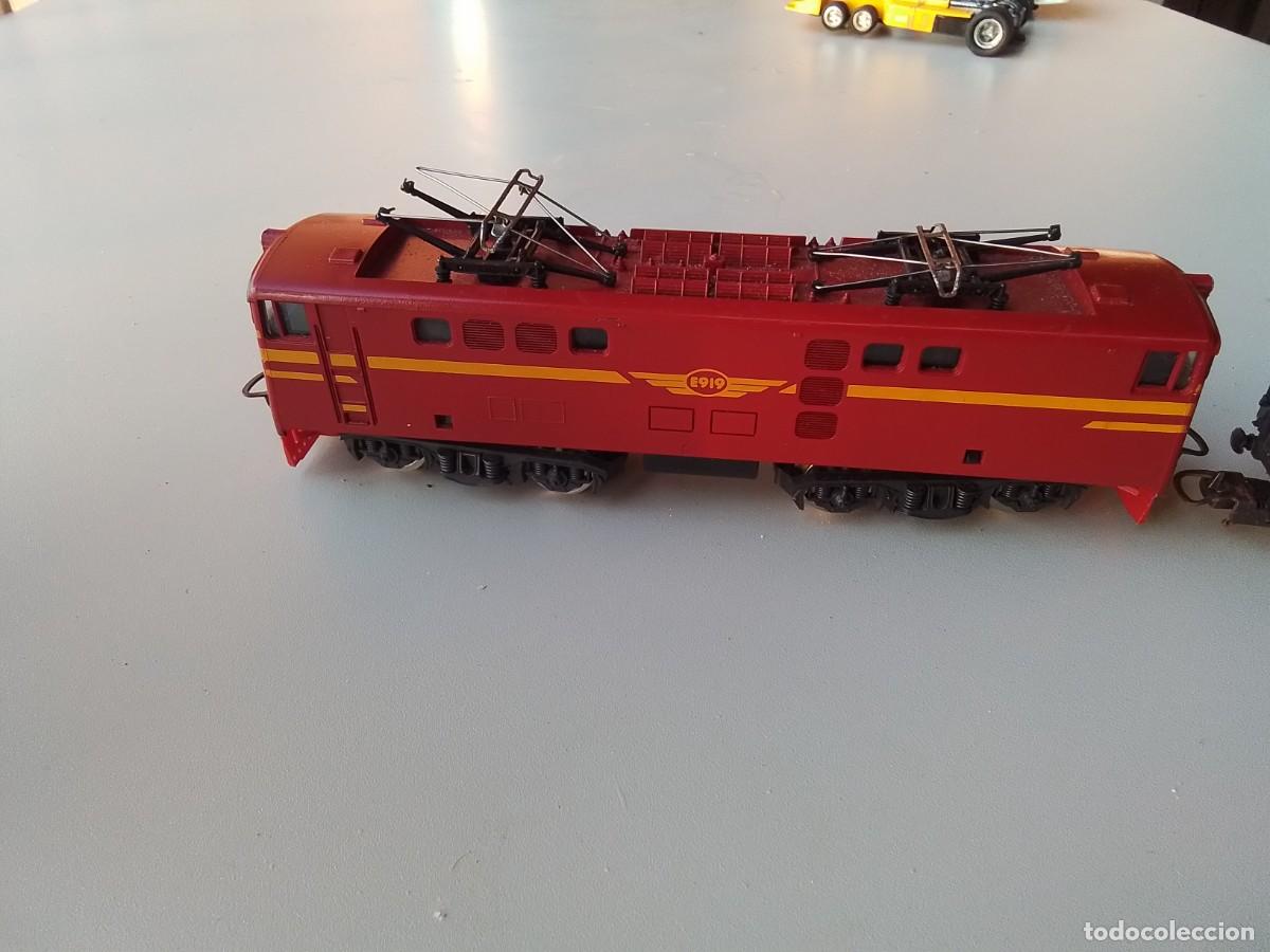 Trenes escala: Ibertren. Locomotora modelo sudafrica a&ntilde;os 70 y Vag&oacute;n restaurante