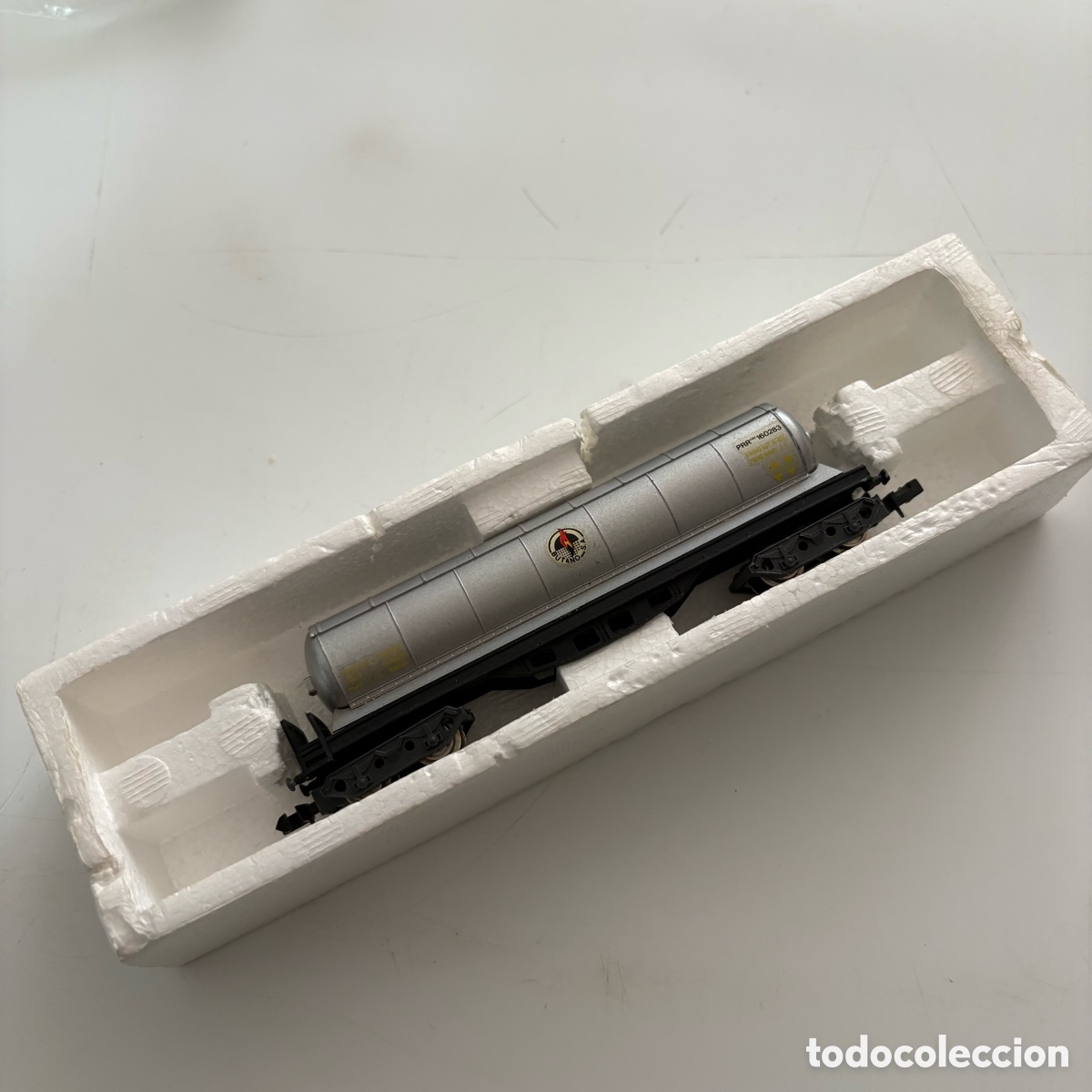 Trenes Escala: Vagon de mercancias Cisterna 4 ejes Butano ref. 362 escala N Ibertren