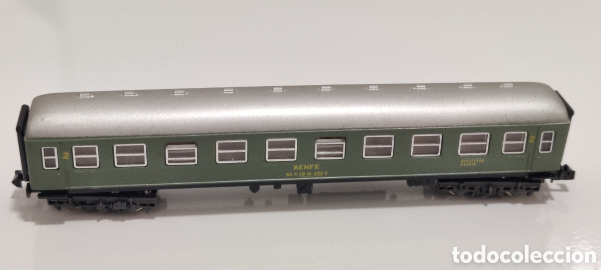 Trenes escala: IBERTREN N - VAG&Oacute;N 2&ordf; CLASE SERIE 8000 VERDE REF. 203